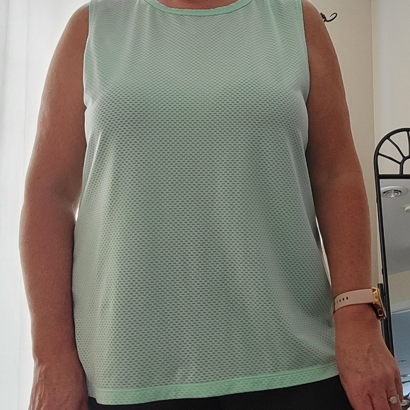 Athletic tank by Lorna Jane - Picture 3 of 4